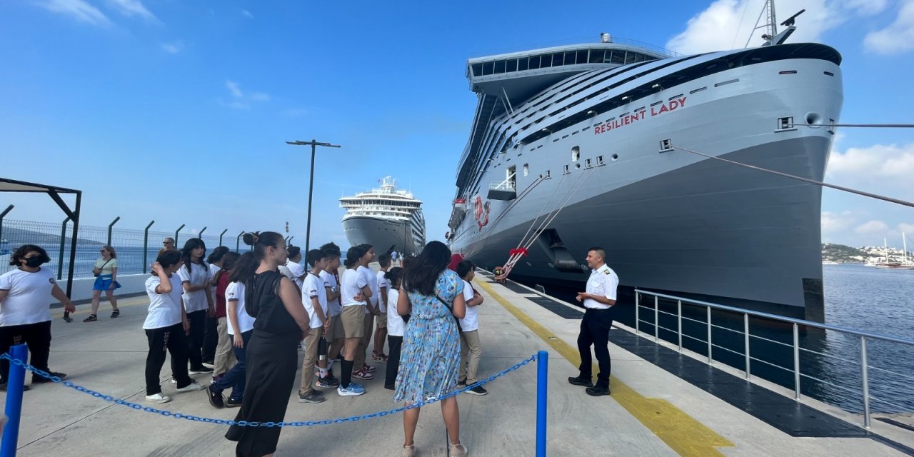 Bodrum Cruise Port'ta öğrencilere deniz turizmi ve liman tanıtımı yapıldı