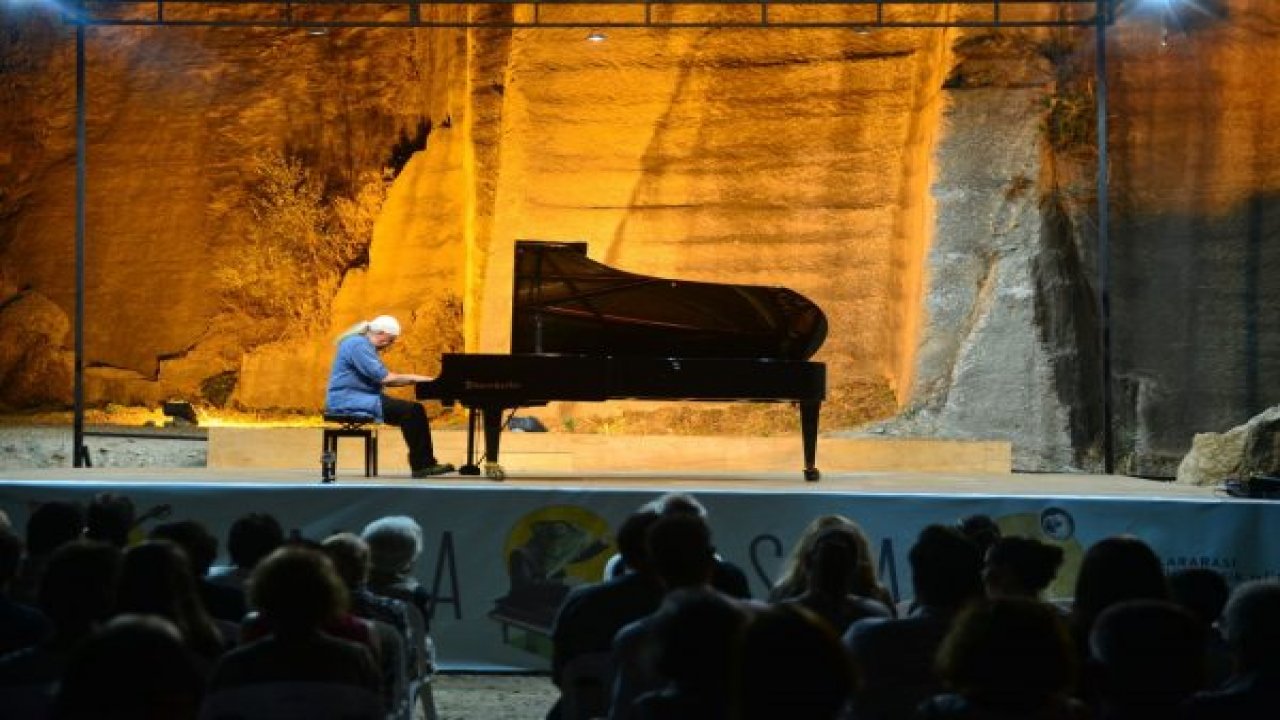 Gümüşlük'te piyano resitali verdi