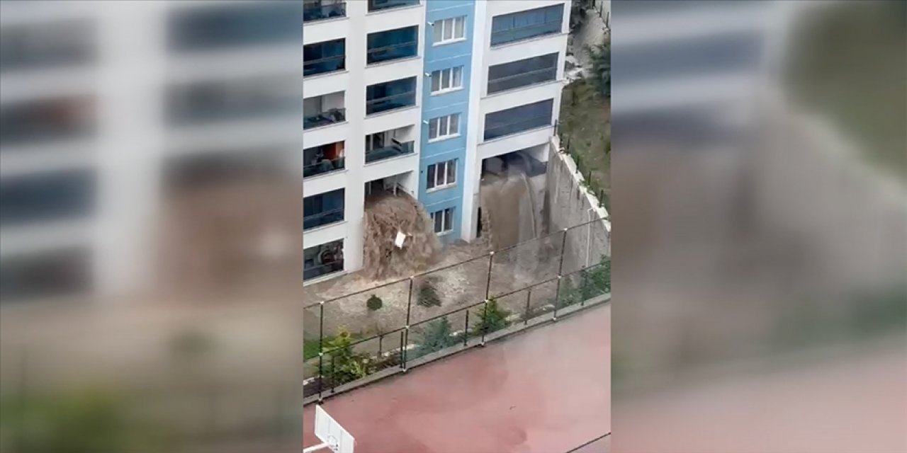 Su basan dairedeki eşyalar balkondan düştü