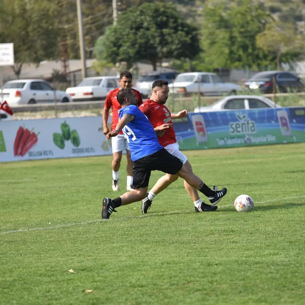 Fethiyeli Boksör Alcu futbol maçına çıktı