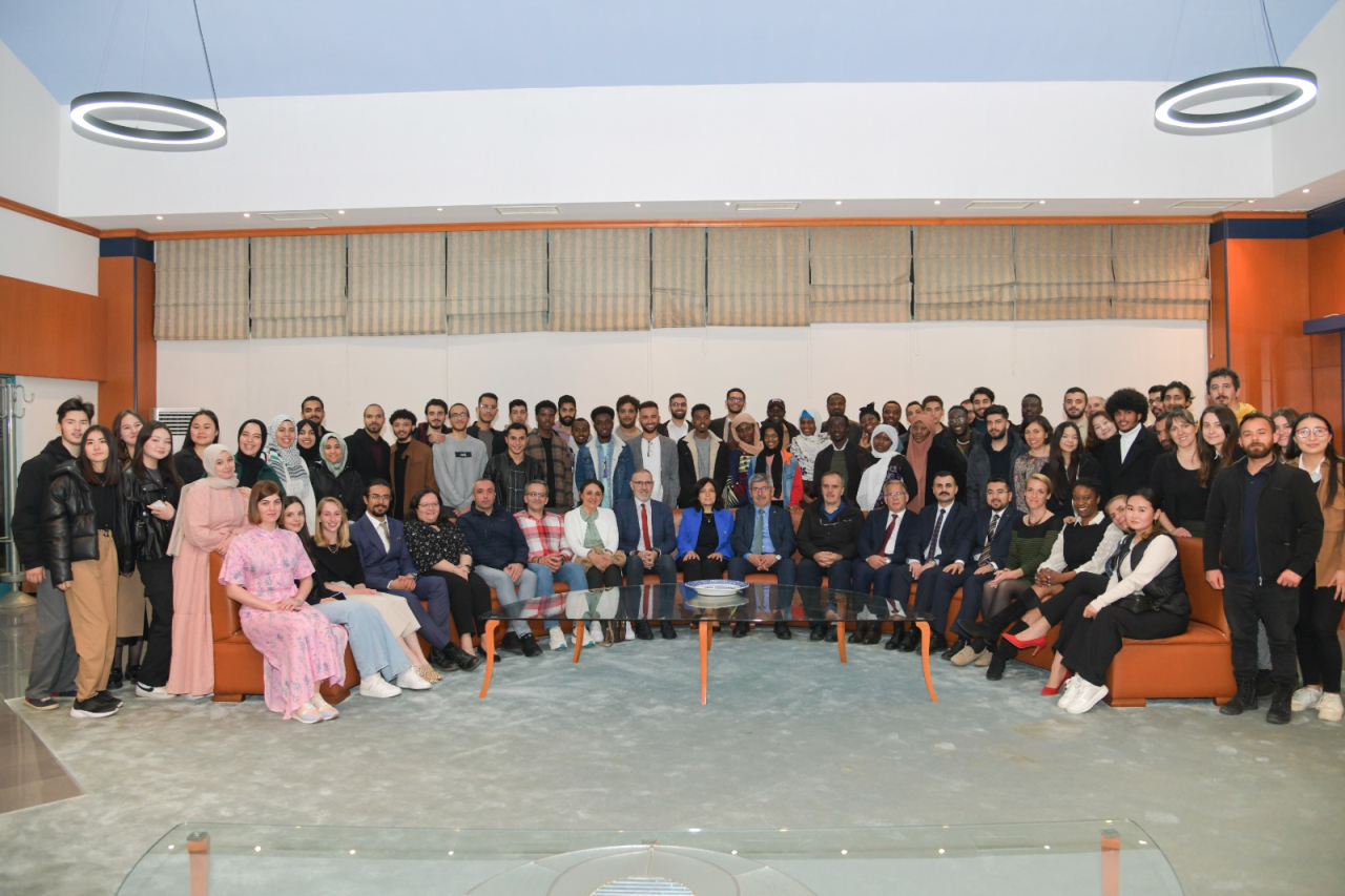 MSKÜ YÖNETİMİ ULUSLARARASI ÖĞRENCİ VE AKADEMİSYENLERLE YEMEKTE BULUŞTU