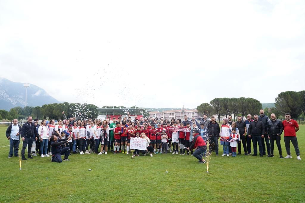 DÜĞEREK GÜNEŞSPOR U13 TAKIMI LİG BİTİMİNE 1 HAFTA KALA ŞAMPİYONLUĞUNU İLAN ETTİ
