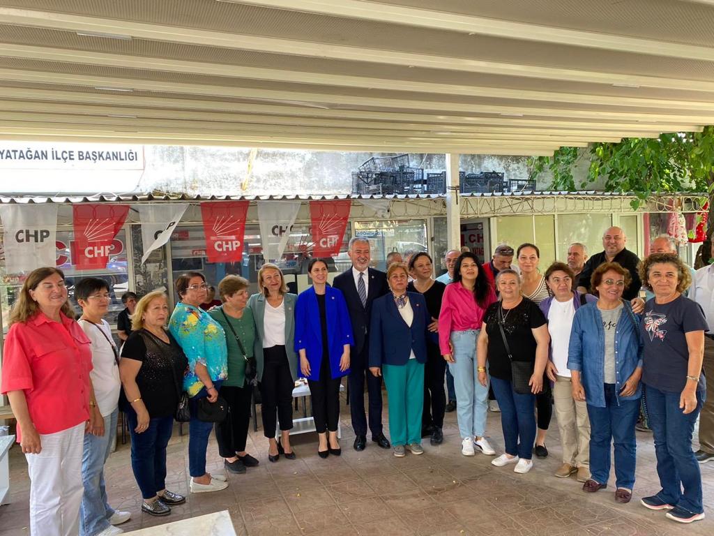 YATAĞAN CHP’DE YENİ ÜYELERE ROZETİNİ  VEKİLLER TAKTI
