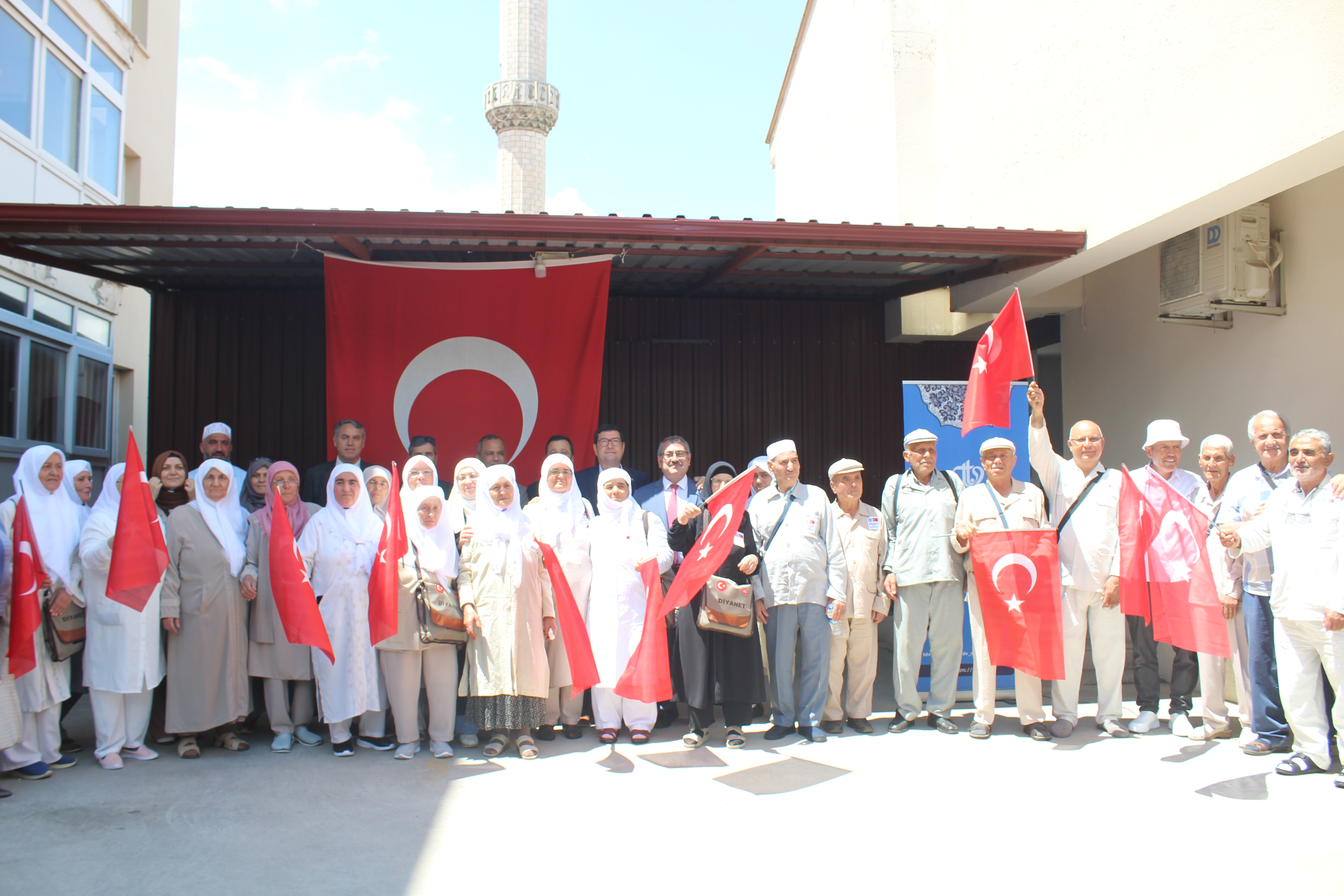 MUĞLA'NIN HACI ADAYLARI KUTSAL TOPRAKLARA UĞURLANDI