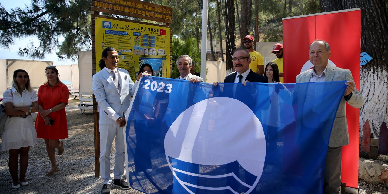 Fethiye'de okulun işlettiği plaja Mavi Bayrak asıldı