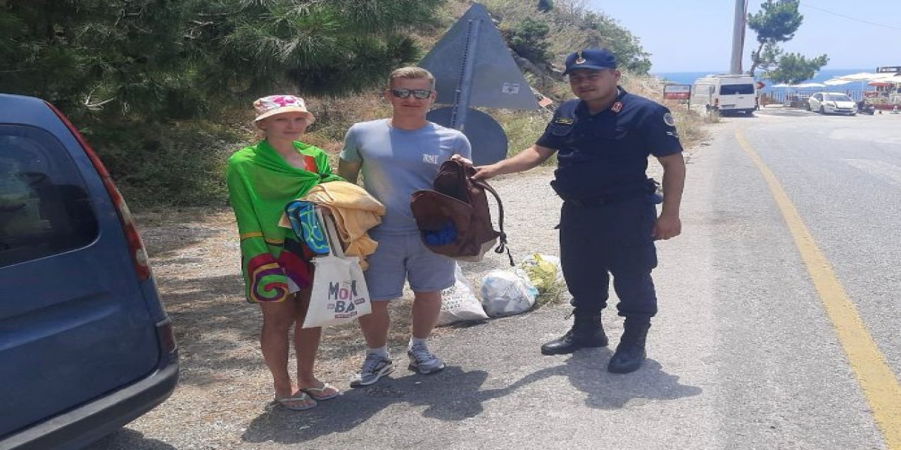 RUS TURİSTİN ÇANTASINI ÇALDIĞI İDDİA EDİLEN ŞÜPHELİ YAKALANDI