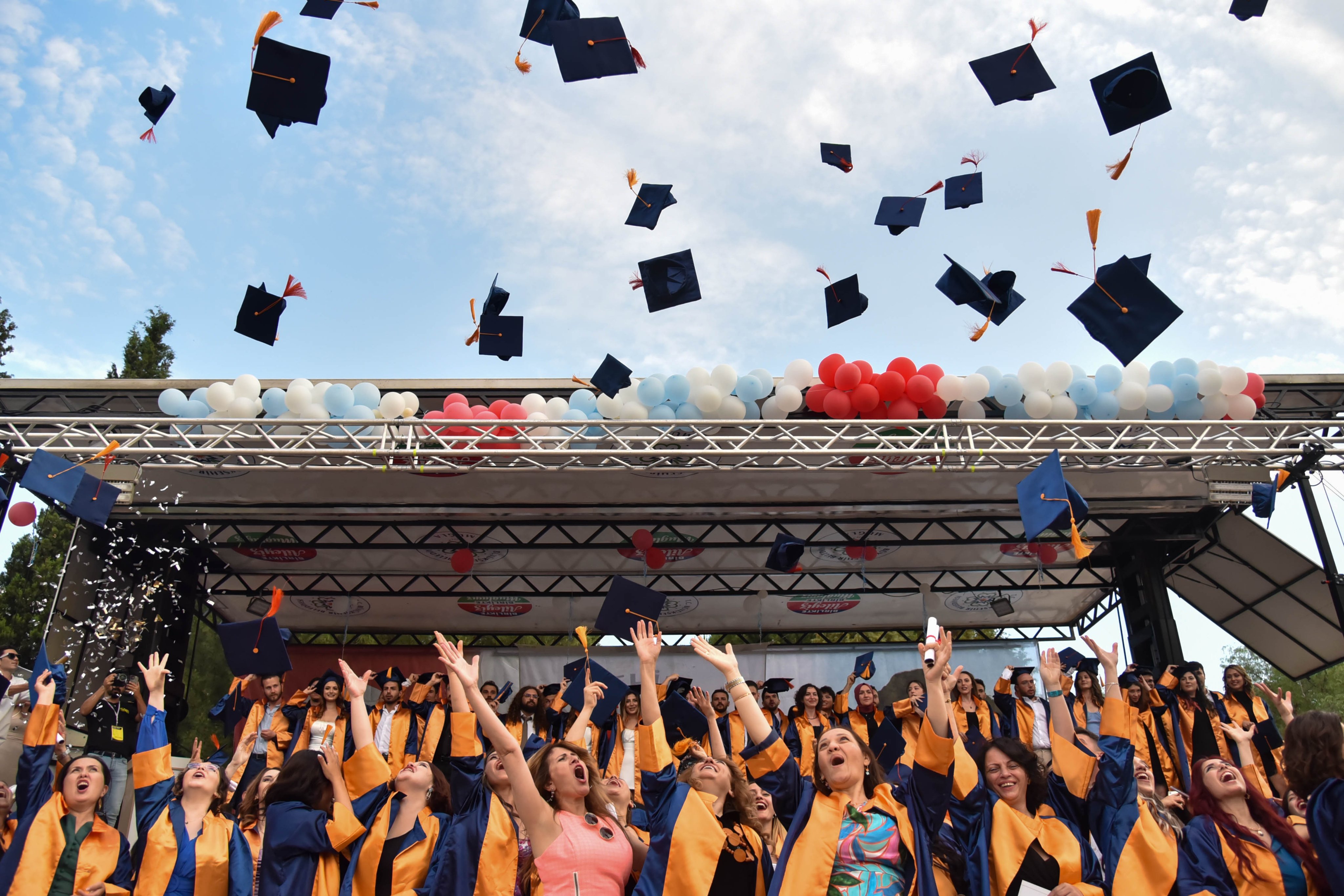 MİLAS'TA ÖĞRENCİLER KEP ATTI