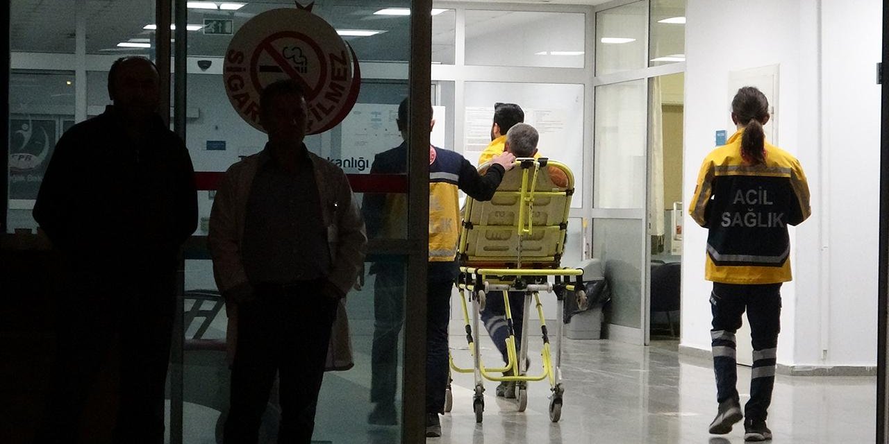 DÜĞÜN YEMEĞİNDEN ZEHİRLENEN 25 KİŞİ HASTANEYE KALDIRILDI