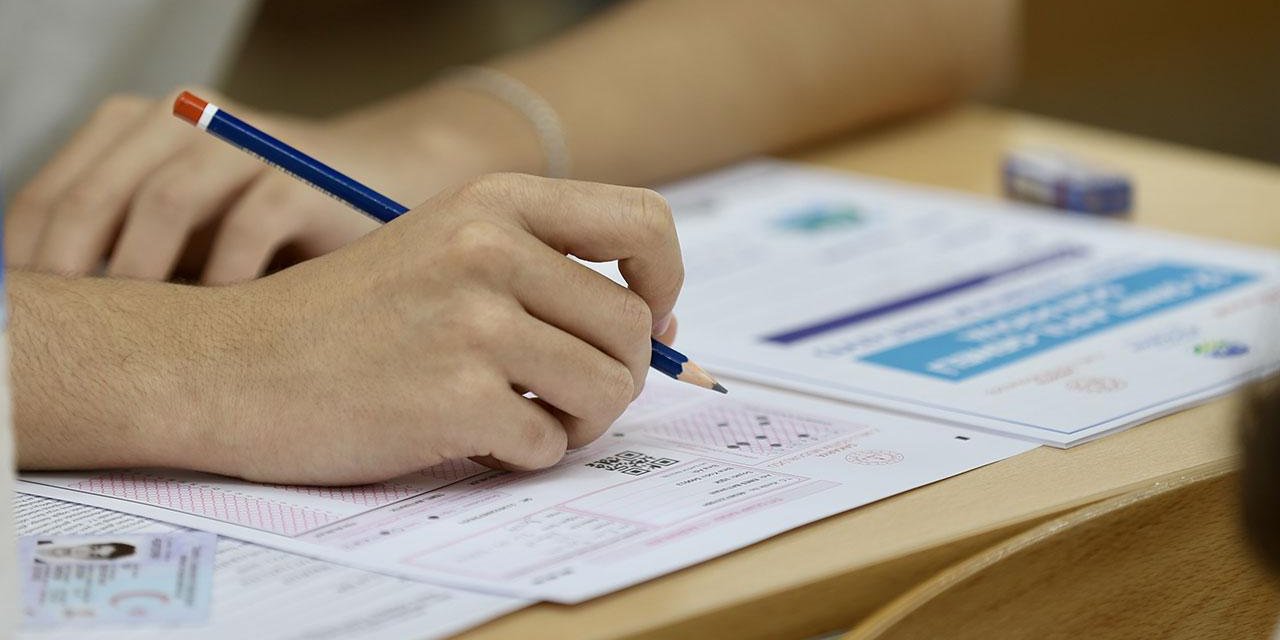 YKS'NİN ALAN YETERLİLİK TESTLERİ OTURUMU BAŞLADI