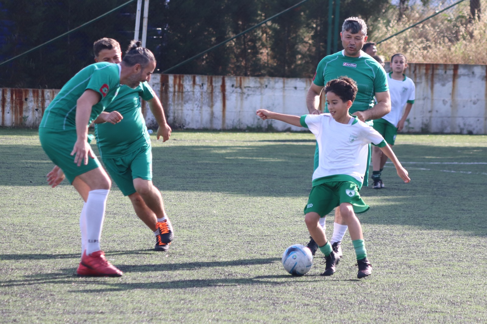 BABA-OĞUL MAÇINDA KAZANAN SEVGİ OLDU