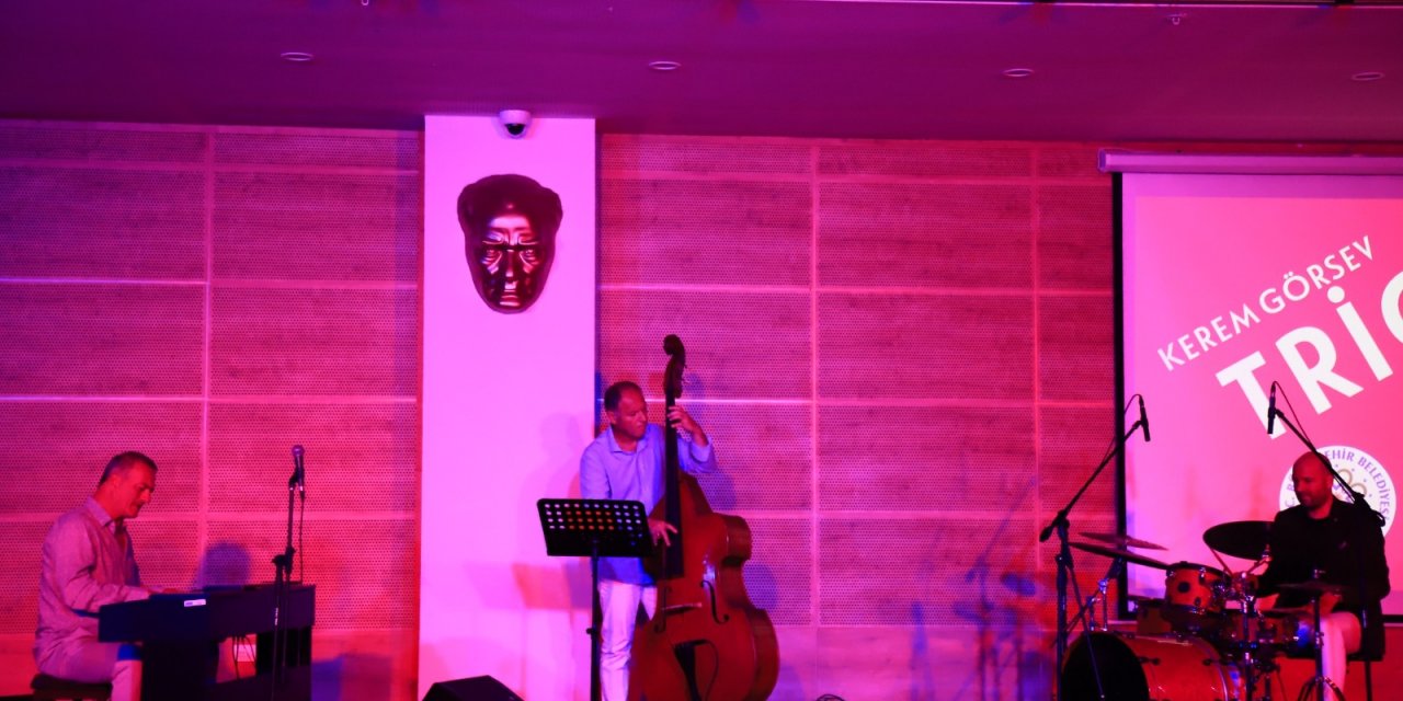 Dünyaca ünlü piyanist ve caz sanatçısı Kerem Görsev Muğla’da sahne aldı