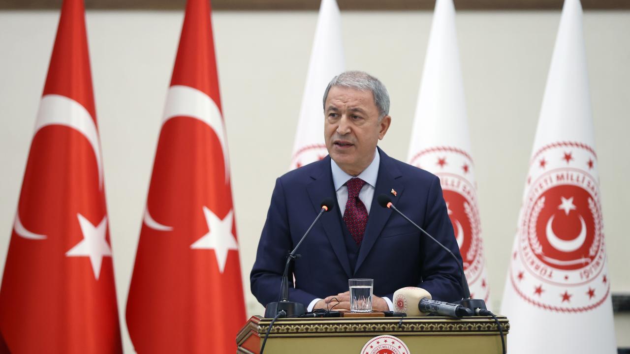 Bakan Akar: “Tek kurtuluşları Türk adaletine teslim olmak”