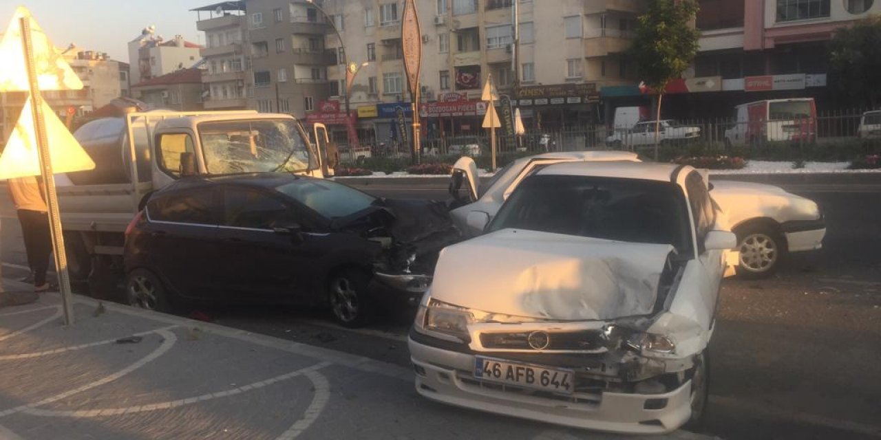 YATAĞAN’DA TRAFİK KAZASI: 5 ARAÇ ZARAR GÖRDÜ!