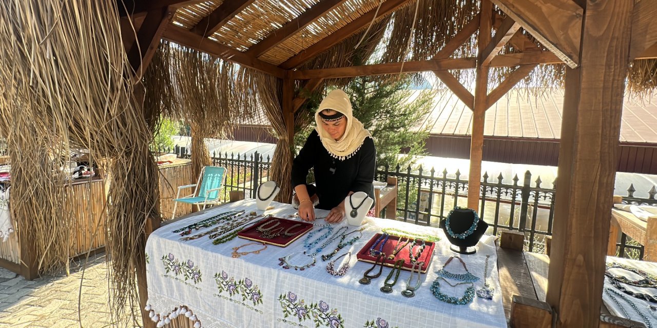 Bayır köyü kadınları el emeklerini sergiledi