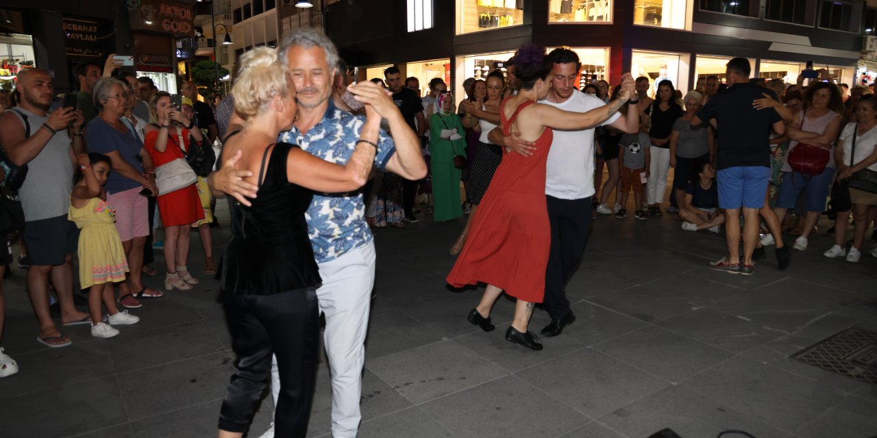 SANAT SOKAĞA TAŞTI