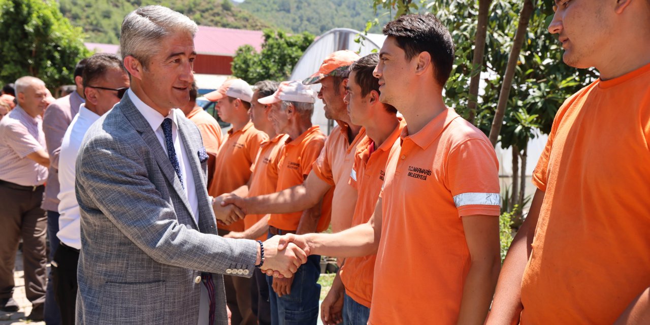 BAŞKAN OKTAY PERSONELLE BAYRAMLAŞTI