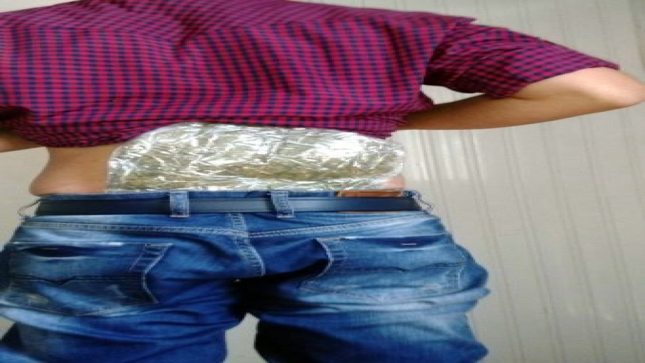 Narkotik köpeğine yakalandı