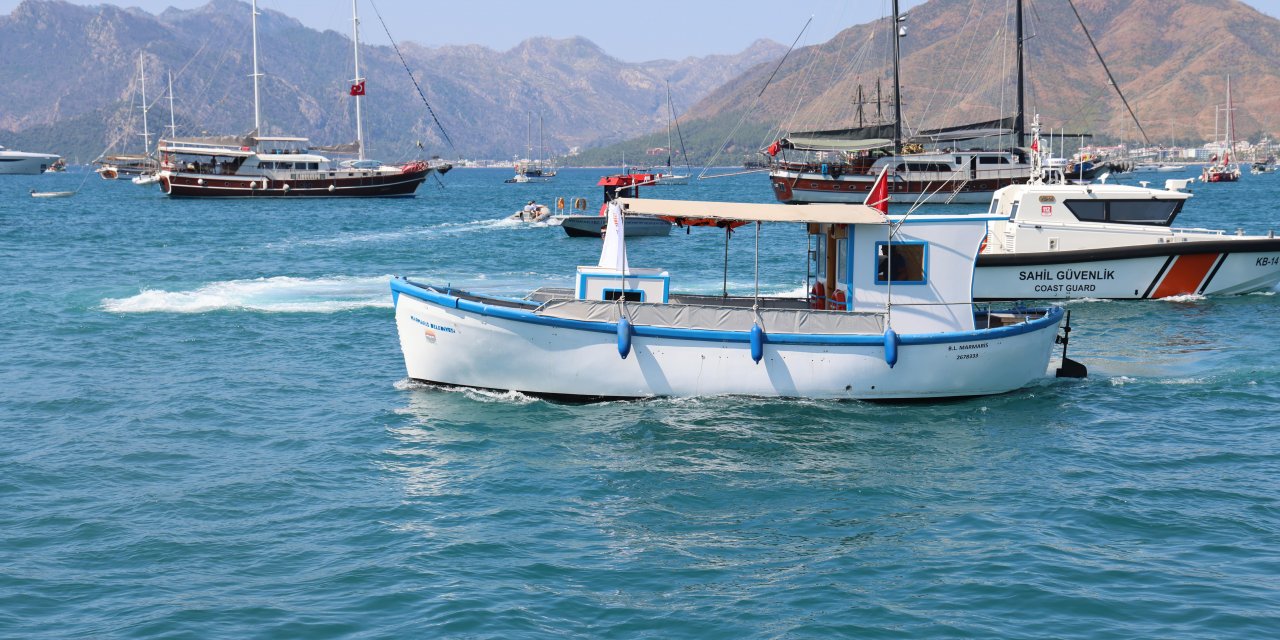 MARMARİS’TE ATIL TEKNE ONARILDI