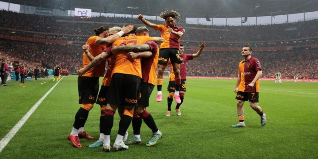 Şampiyon Galatasaray, Fenerbahçe'yi 3 golle geçti