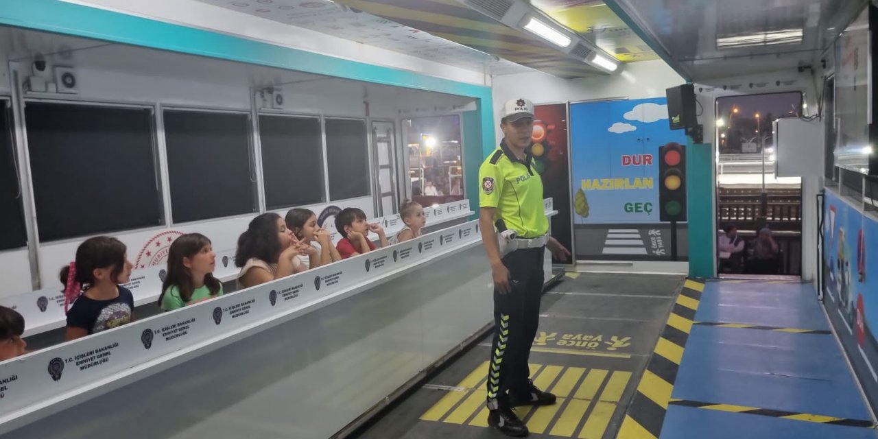 Mobil Trafik Eğitim Tırı, Marmaris'te öğrencileri bilgilendirdi