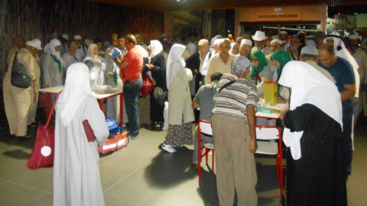 Umrecilerden kan örneği alındı