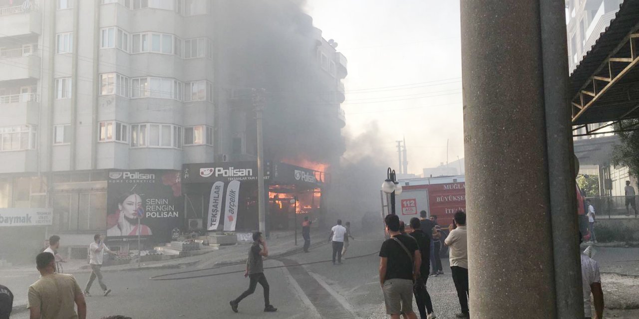 YATAĞAN’DA ÇIKAN YANGINDA İKİ İŞYERİ ZARAR GÖRDÜ