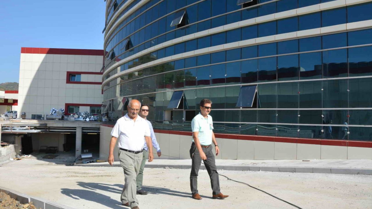 Demir; “Hastane yatırımları bitirilemiyor”