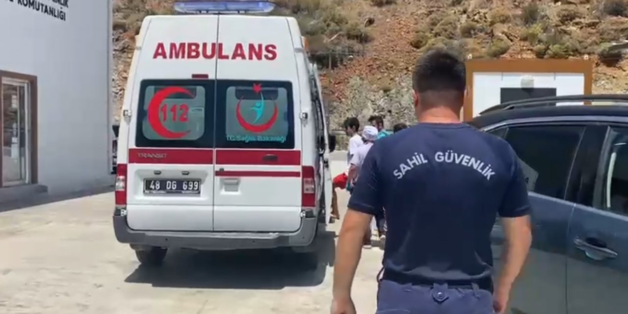 Fethiye'de tekneden düşerek yaralanan kişiye tıbbi tahliye