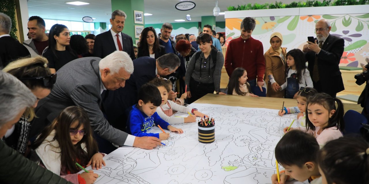 Oyuncak Kütüphanesi miniklerin ilgi odağı olmaya devam ediyor