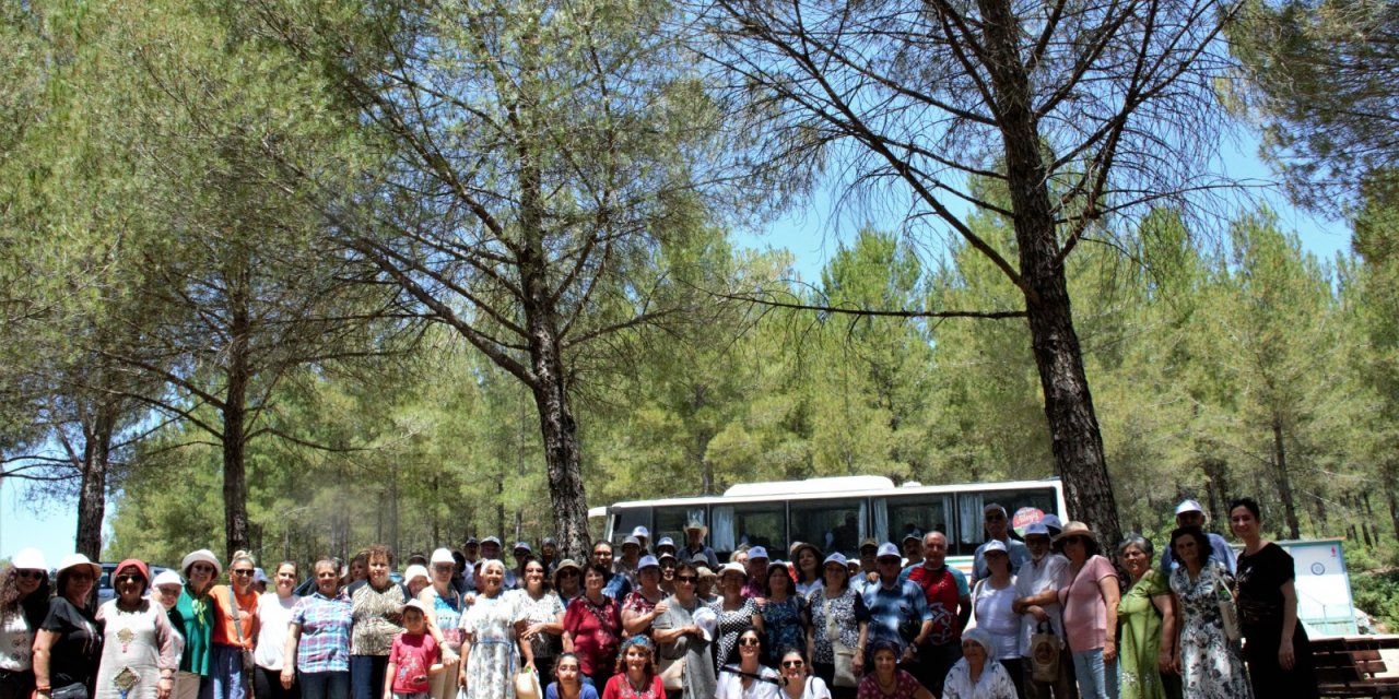 100 Yaş Evi Üyeleri Piknikte Buluştu