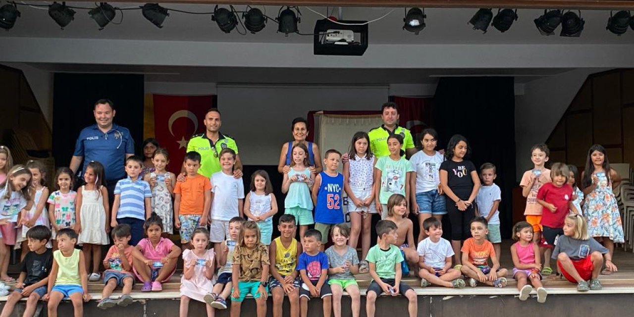 150 çocuğa Hacivat ve Karagöz ile trafik eğitimi verildi