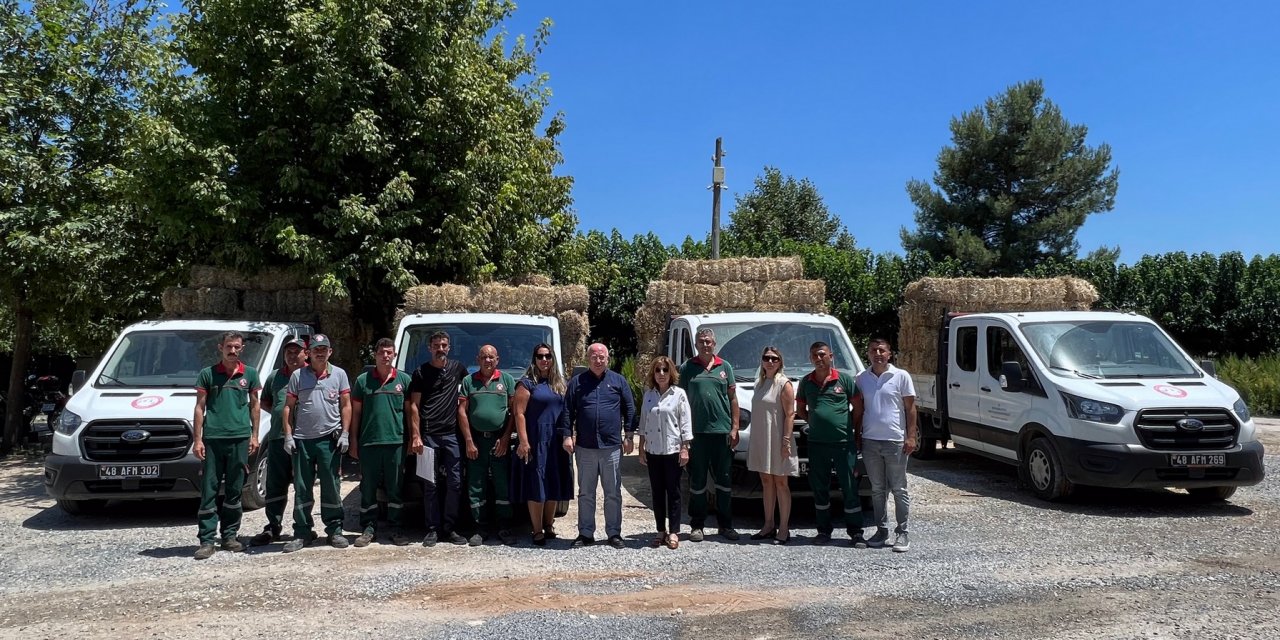 MENTEŞE’DE ÜRETİCİLERE SAMAN BALYASI DESTEĞİ