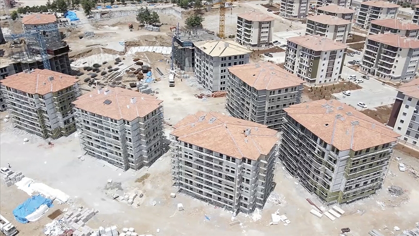 Bakan Özhaseki: İslahiye'de inşa ettiğimiz 17 bloktaki 399 konutun yapımında önemli aşama katettik