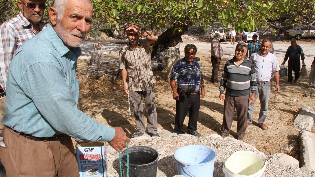 SİT KUYU SUYUNA MAHKUM BIRAKIYOR