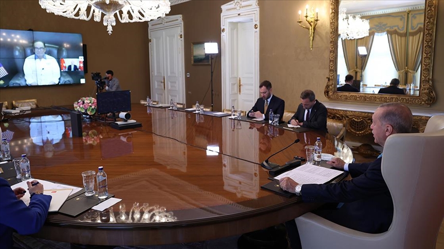 Cumhurbaşkanı Erdoğan, Malezya Başbakanı İbrahim ile video konferans görüşmesi gerçekleştirdi