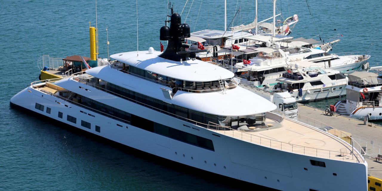 Fethiye'de süper yat Pi'ye yakıt ikmali yapıldı