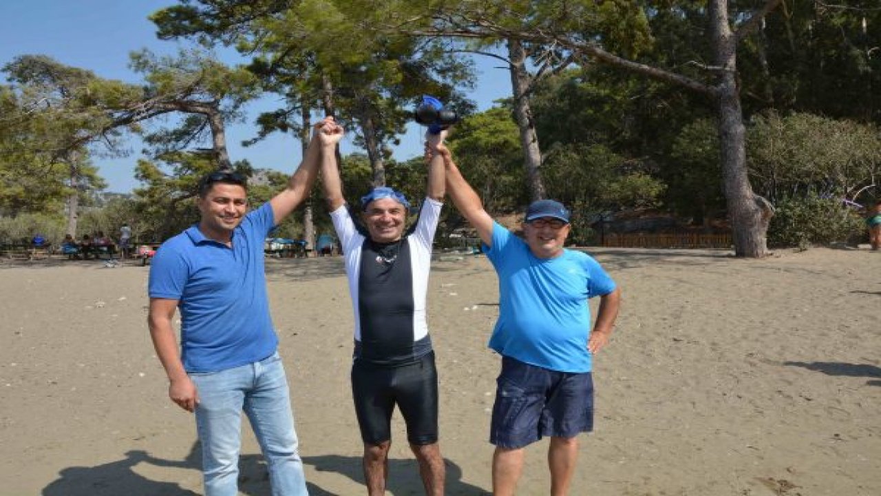 Doğa için 15 kilometre kulaç attı