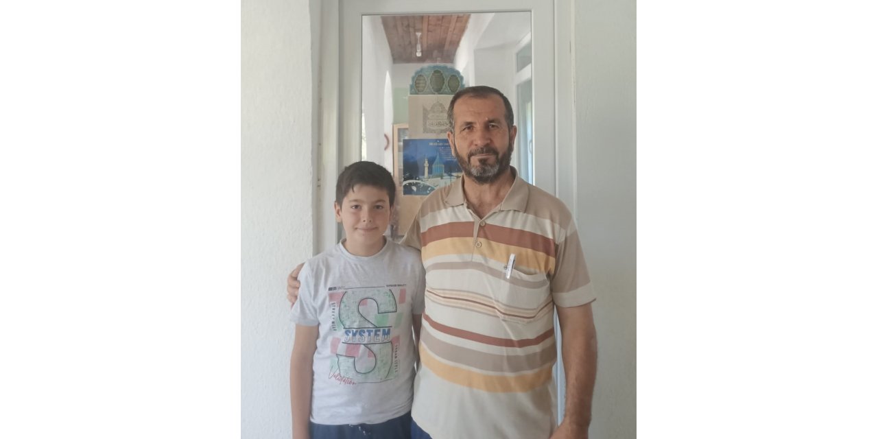 Kur'an kursu öğrencisi tuvalette bulduğu cüzdanı sahibine teslim etti