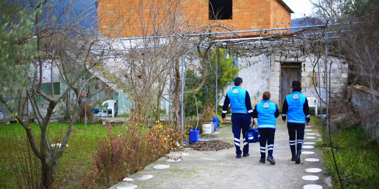 VATANDAŞLARIN SAĞLIĞI İÇİN BÜYÜKŞEHİR EKİPLERİ EVLERE MİSAFİR OLUYOR