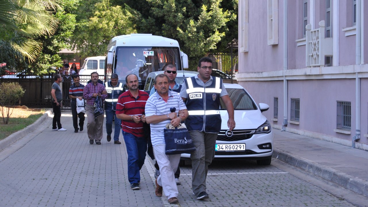 FETÖ'cü 10 öğretmen tutuklandı