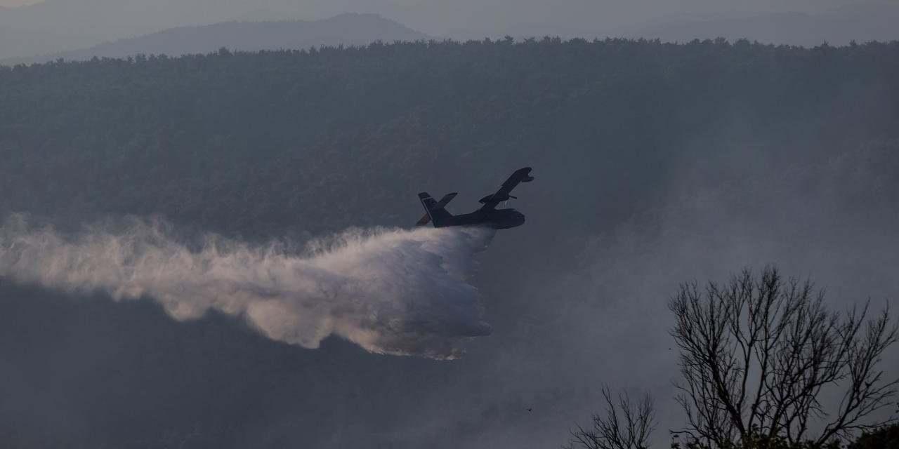 Çanakkale yangınına havadan ve karadan müdahale sürüyor
