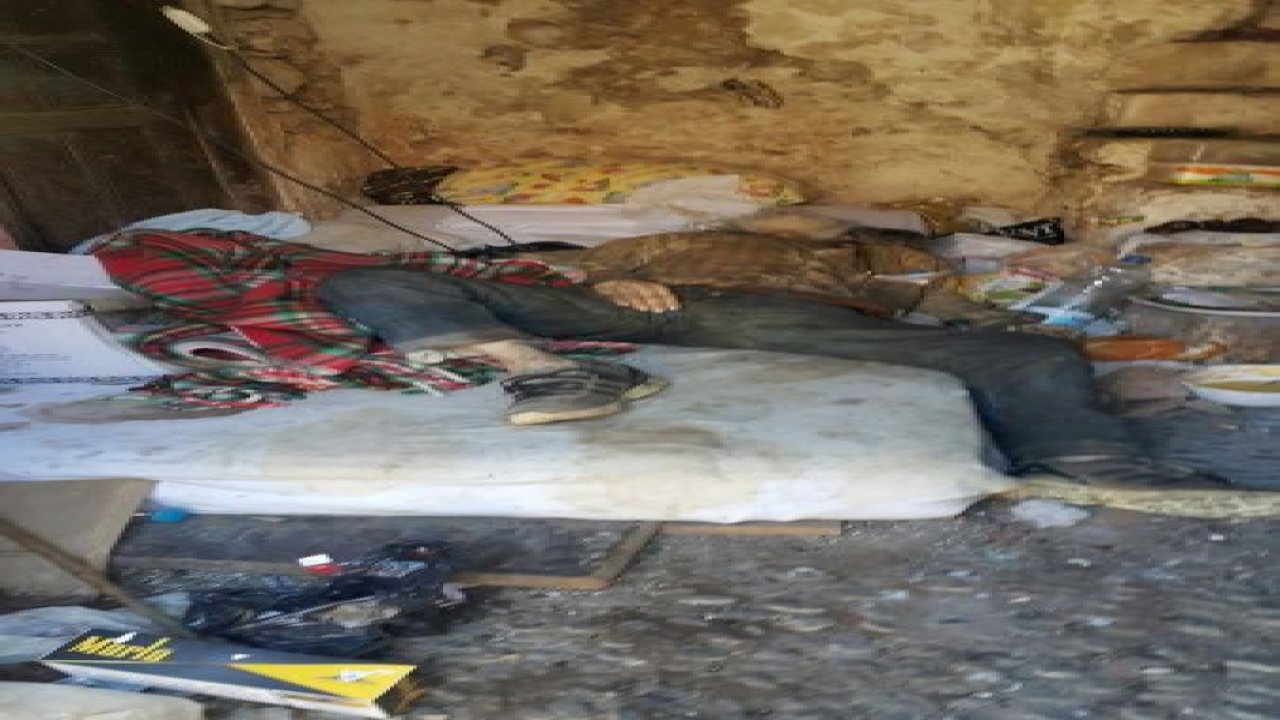 Evinde ölü bulundu