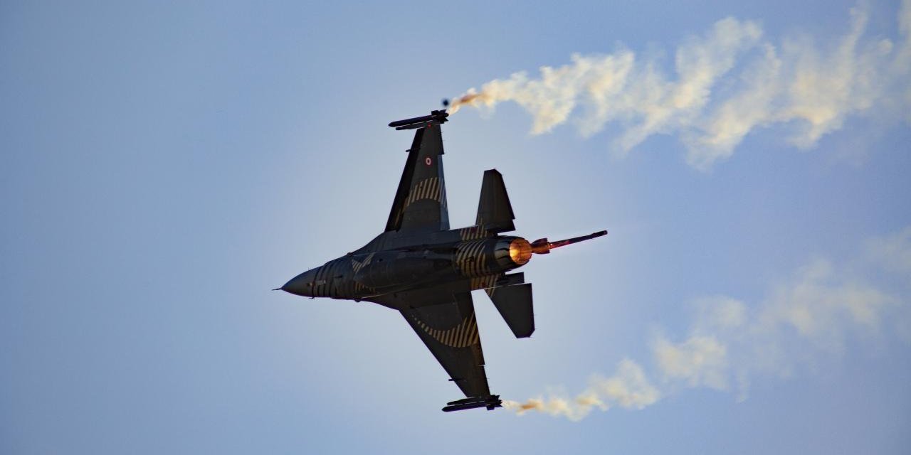 SOLOTÜRK Afyonkarahisar semalarında gösteri yaptı