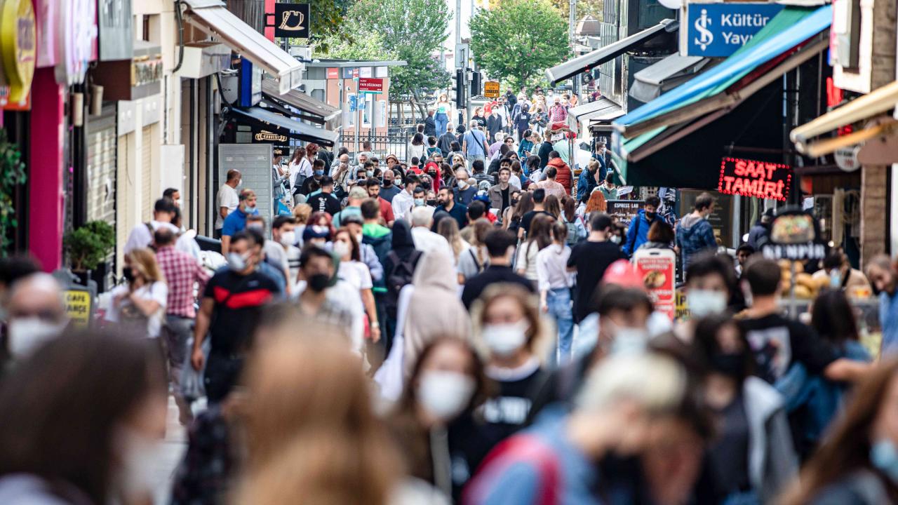 DSÖ: COVID-19 vakalarında dünya genelinde artış yaşanıyor