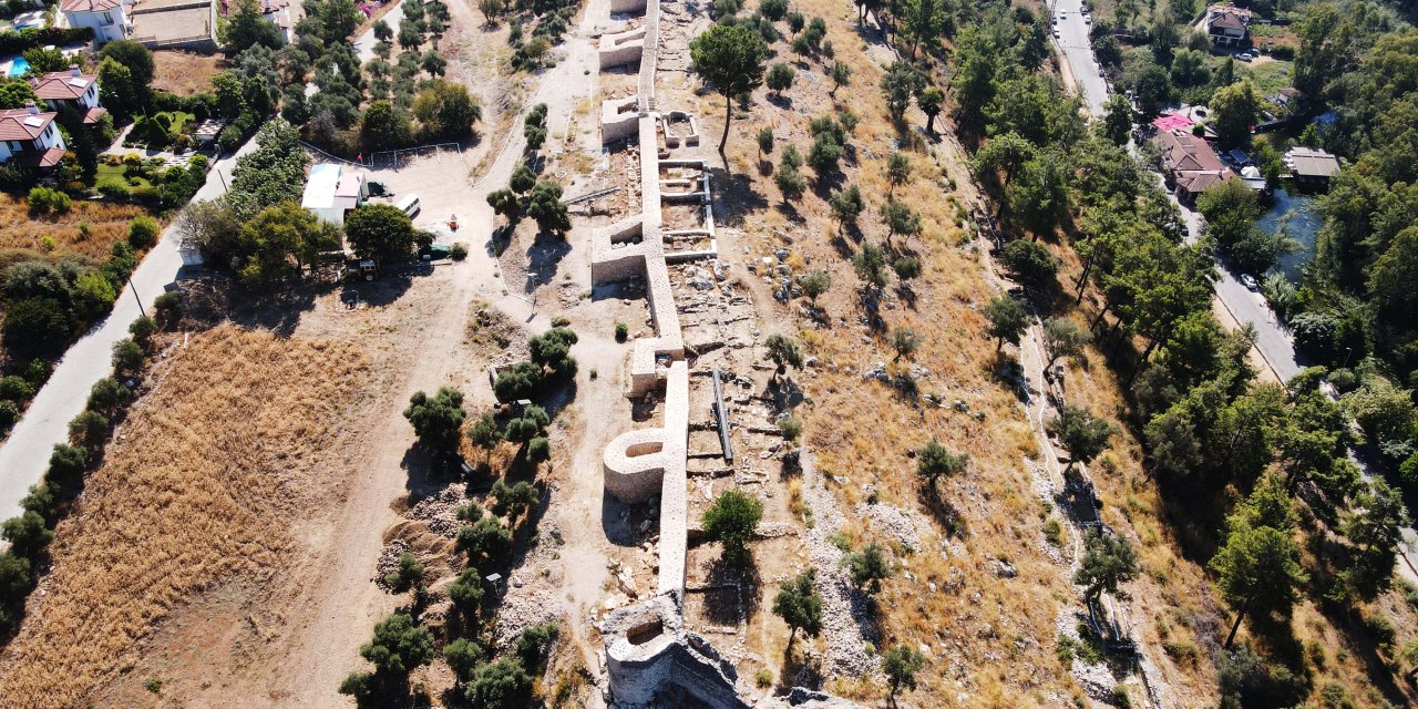 IDYMA ANTİK KENTİ KAZILARINDA ANTİK SU KAYNAĞINA ULAŞILDI