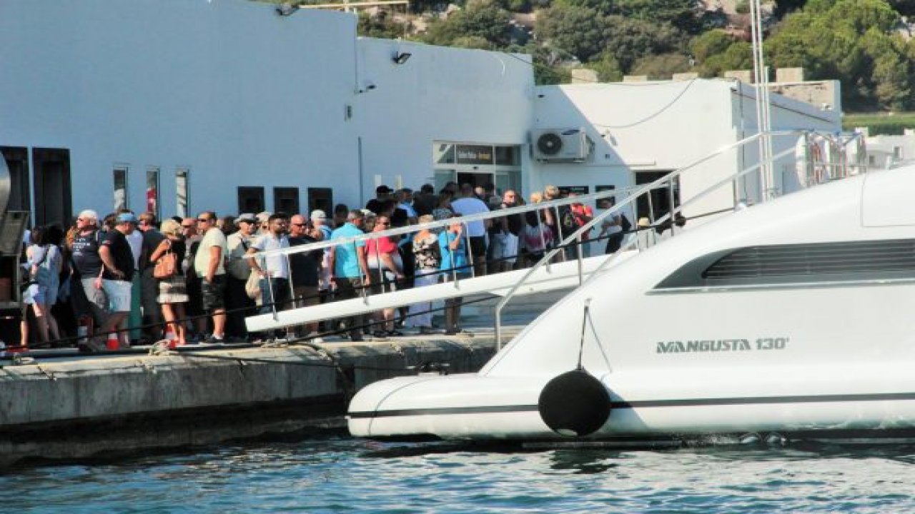 Türk bayraklı gemiler limandan çıkamadı