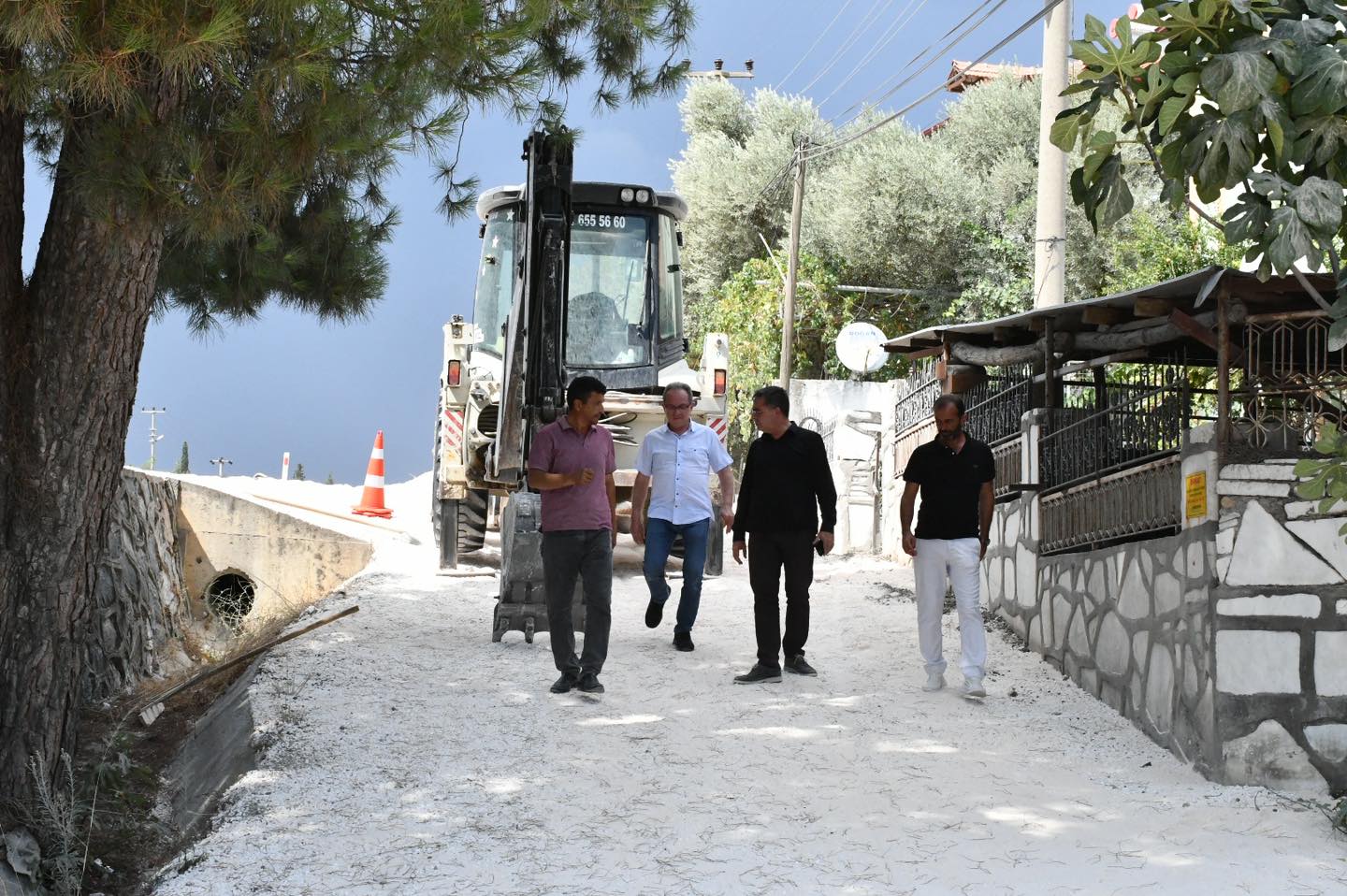 BAŞKAN TOKSÖZ,  MADENLER MAHALLESİNDE ÇALIŞMALARI İNCELEDİ