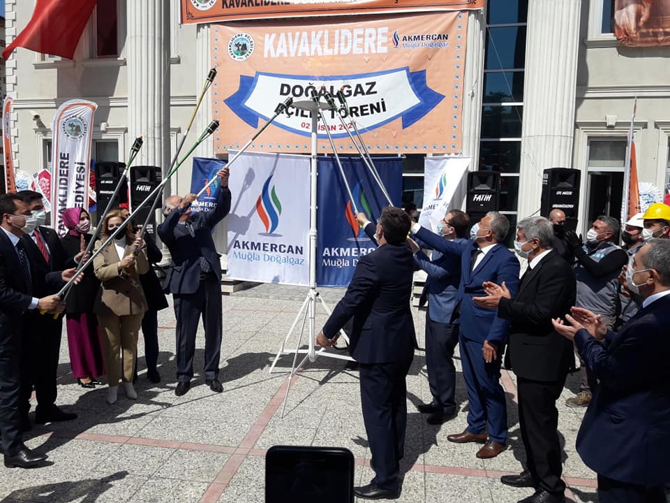 KAVAKLIDERE’NİN 2 MAHALLESİNDE DOĞALGAZ ÇALIŞMASI SÜRÜYOR