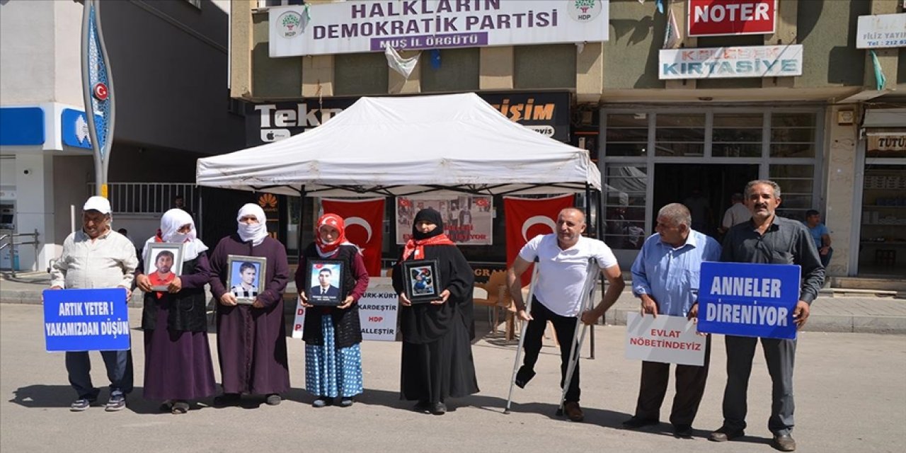 Muşlu aileler çocuklarına kavuşma ümidiyle HDP önündeki eylemlerini sürdürüyor