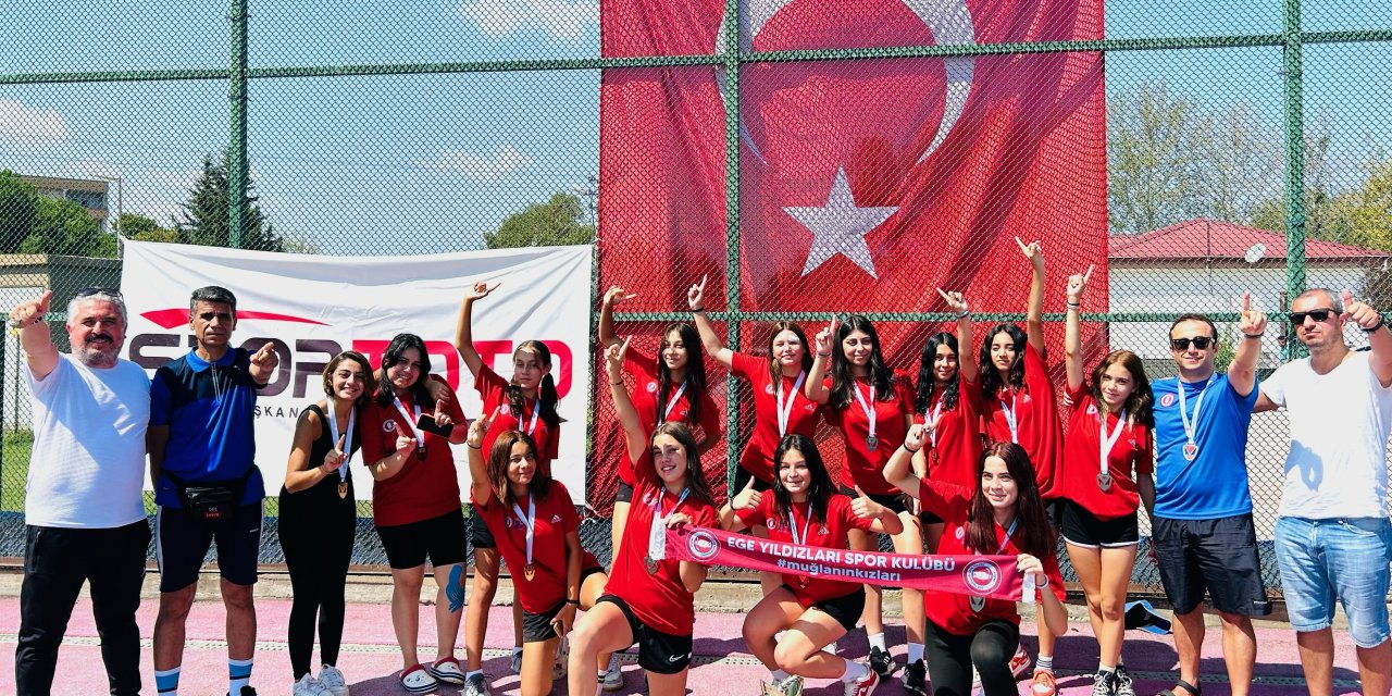 ORTAKÖY EGE YILDIZLARI HOKEY’DE TÜRKİYE ŞAMPİYONU OLDU